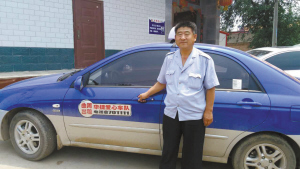 张青彬和他的爱心出租车。