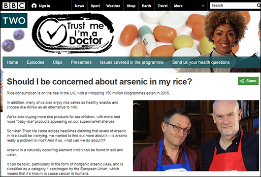 第一种：两杯水煮一杯米，把水与米留在锅里或电锅煮至所有水分干透。