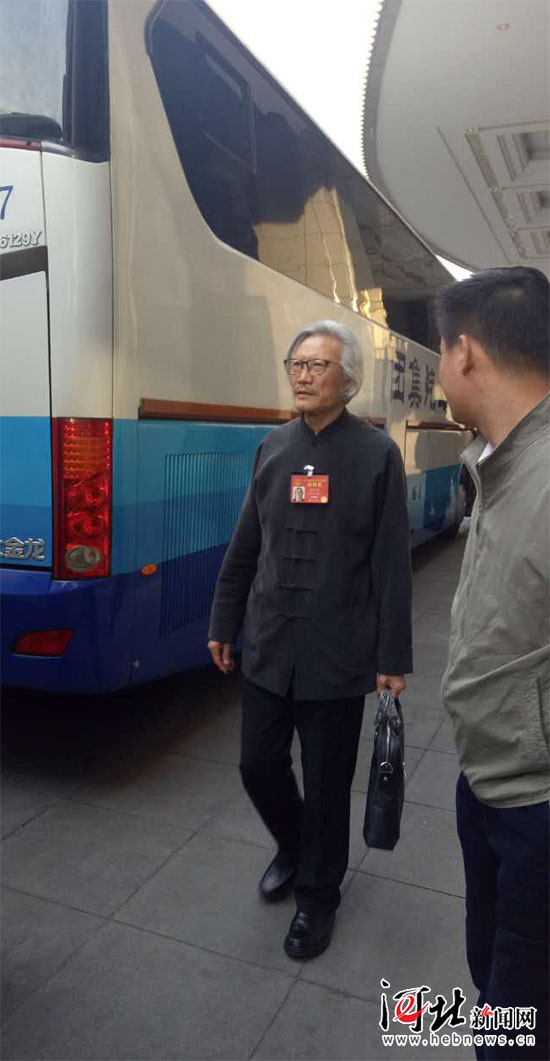 人大会议9时开幕 河北日报报业集团记者带你先睹为快