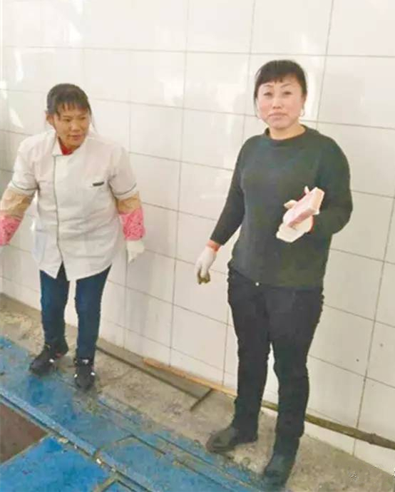 温暖！廊坊一名环卫工手刨3吨垃圾帮市民找回救命钱