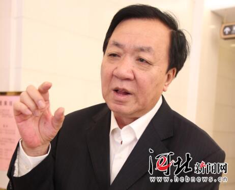 何香久委员