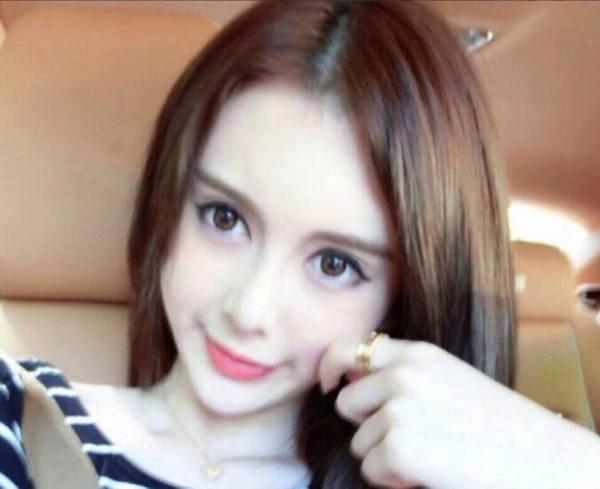 可是我发现,大家都偏爱“长得好看”的人,却不太看得上“整得好看的人”。这次饭局上诸位都是读过些书的人,从柏拉图、亚里士多德到康德、黑格尔,能就美学话题侃侃而谈。对于整容这档子事,也难免会站在道德制高点去审判,表示各种看不上。