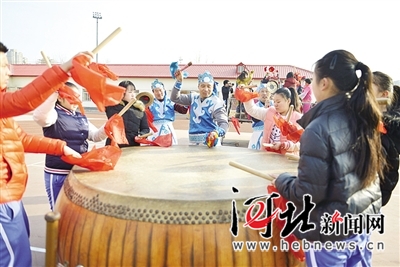沧州任丘中小学校园“敲响”非遗大鼓